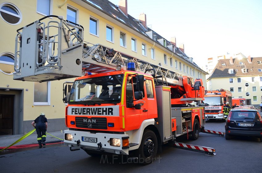 Feuer 2 Koeln Hoehenberg Muenchnerstr P293.JPG